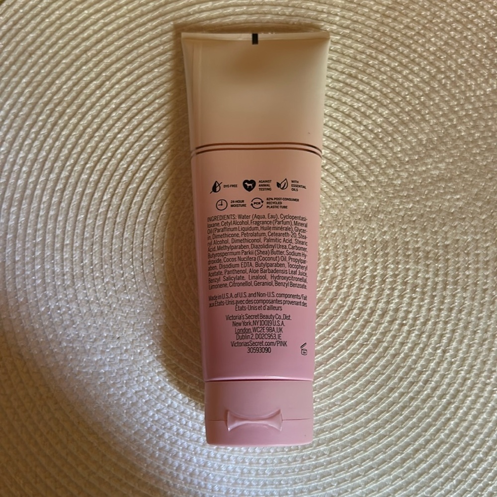 PINK Bronzed Coconut Body Lotion - Picture 4 of 8